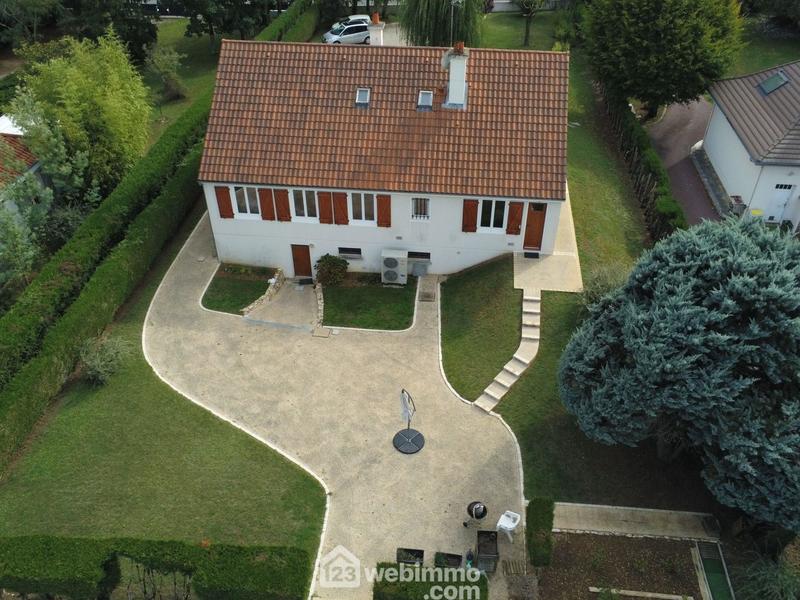 Maison - 206 m² - 11 pièces