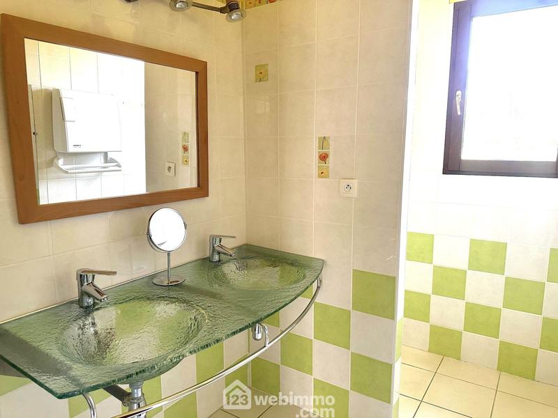 Maison - 186 m² - 7 pièces