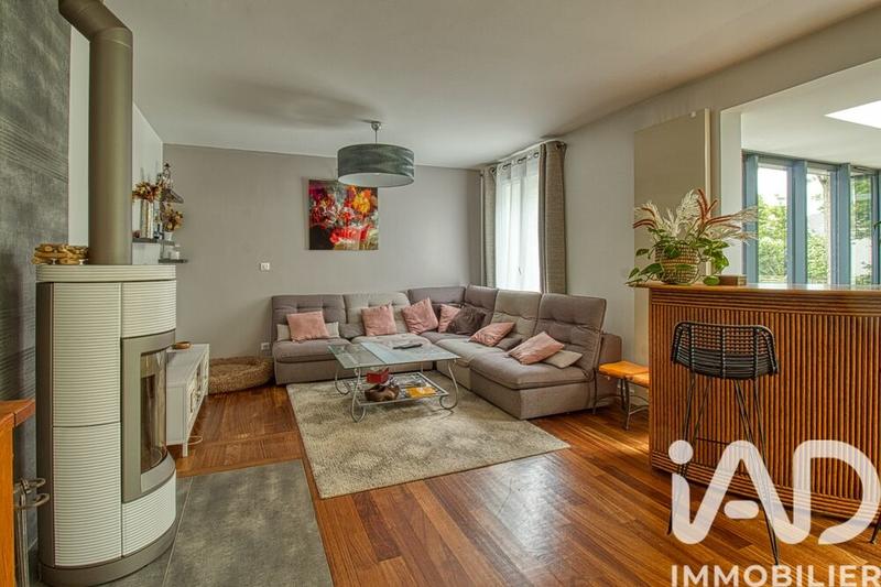 Maison - 218 m² - 9 pièces