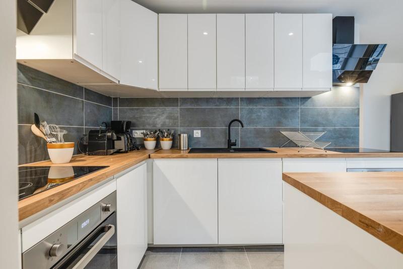 Maison - 241 m² - 12 pièces