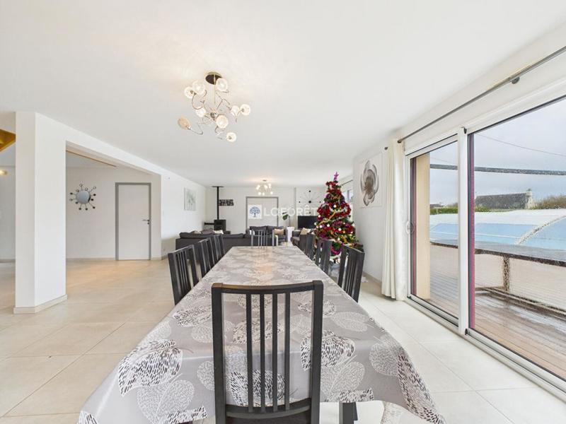 Propriété - 240 m² - 8 pièces