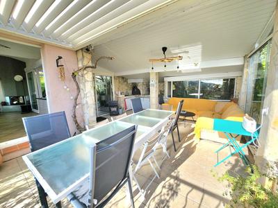 Maison - 215 m² - 8 pièces