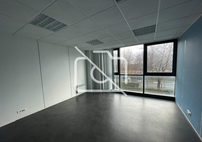 Entrepôt - 4 415 m²