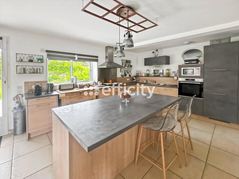 Maison - 192 m² - 6 pièces