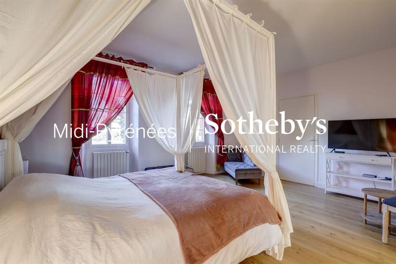 Corps de ferme - 600 m² - 14 pièces