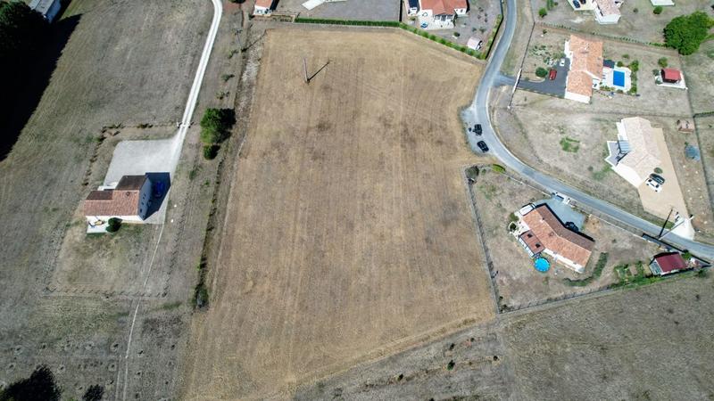 Terrain - 10 068 m²