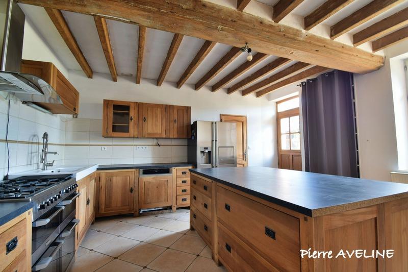 Maison - 242 m² - 7 pièces