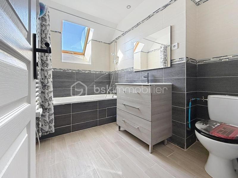 Maison traditionnelle - 134 m² - 6 pièces