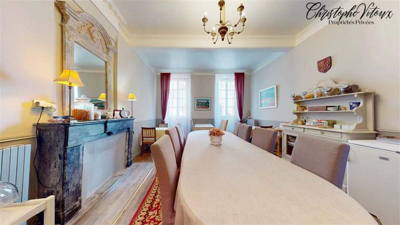 Maison - 288 m² - 8 pièces