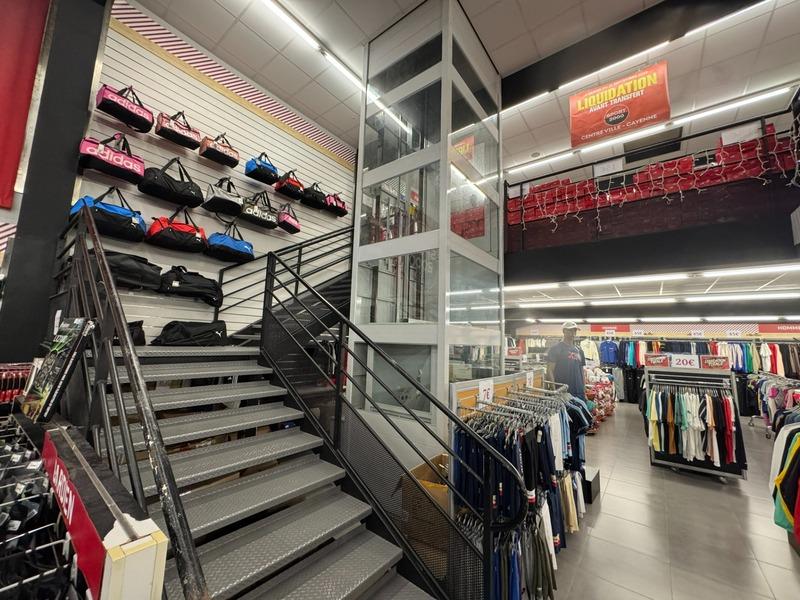 Local commercial - 851 m²