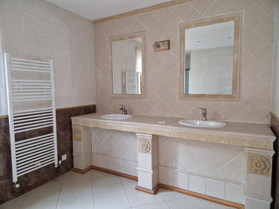 Maison - 224 m² - 7 pièces