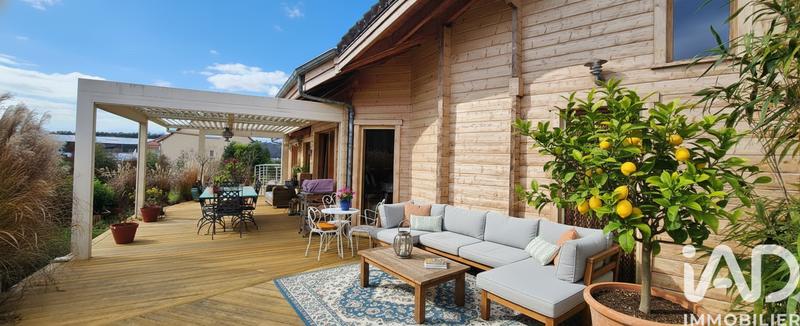 Châlet - 209 m² - 8 pièces