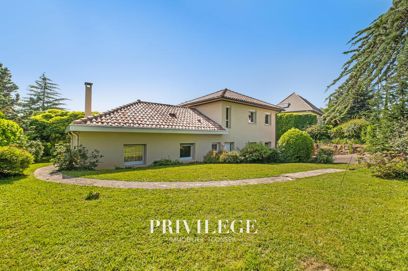 Maison - 200 m² - 6 pièces