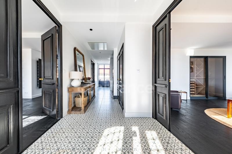 Propriété - 362 m² - 10 pièces