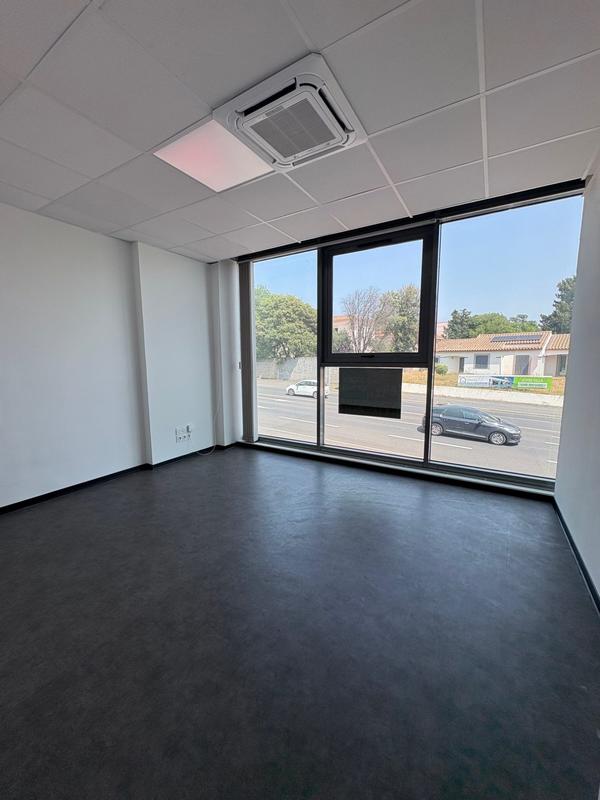 Local commercial - 84 m² - 7 pièces