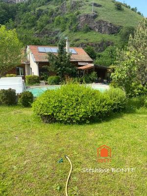 Maison - 230 m² - 5 pièces