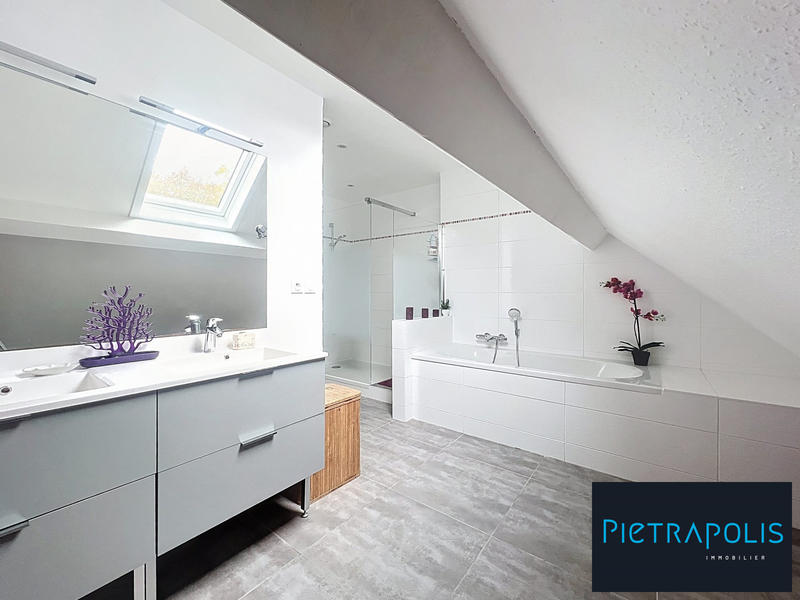 Villa - 313 m² - 8 pièces