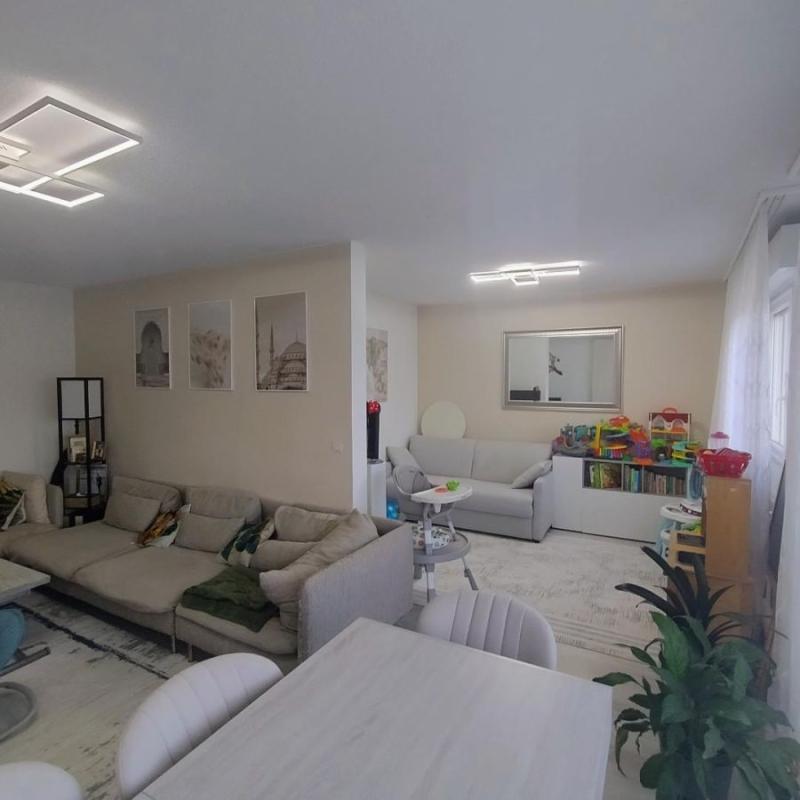 Appartement - 81 m² - 4 pièces