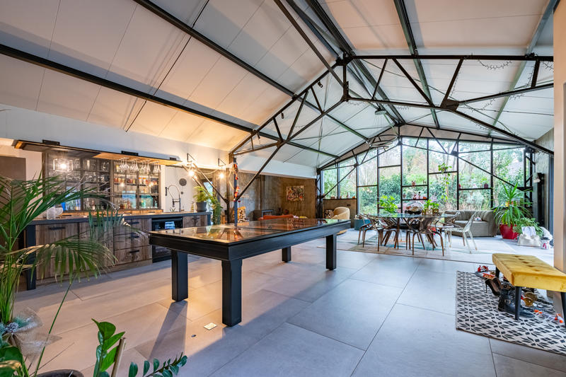 Maison - 389 m² - 10 pièces