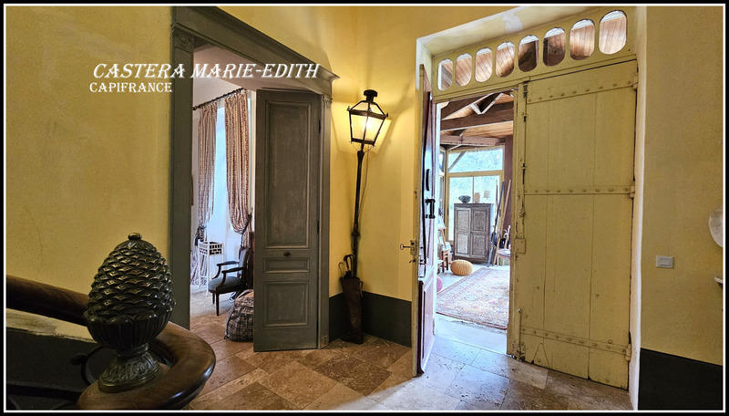 Maison - 372 m² - 15 pièces