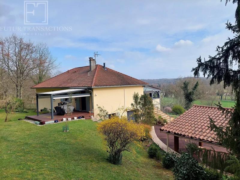 Maison - 207 m² - 9 pièces