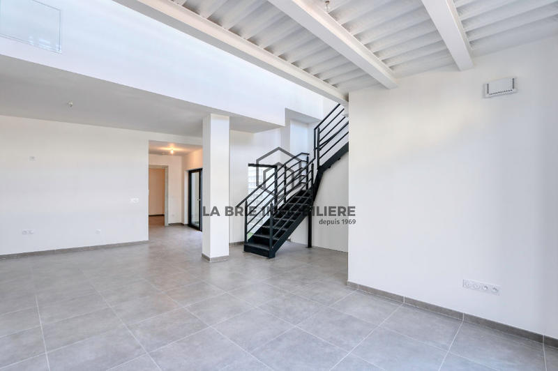 Loft - 85 m² - 5 pièces