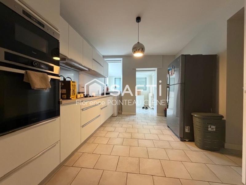 Maison - 203 m² - 10 pièces