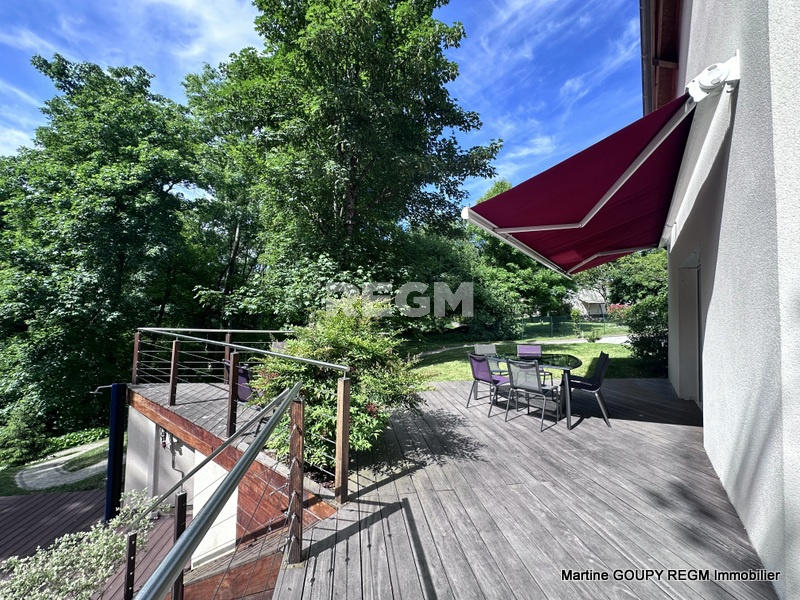 Propriété - 200 m² - 8 pièces