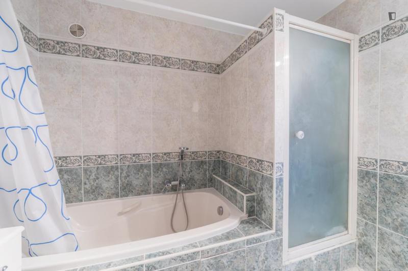 Chambre - 12 m² - 4 pièces