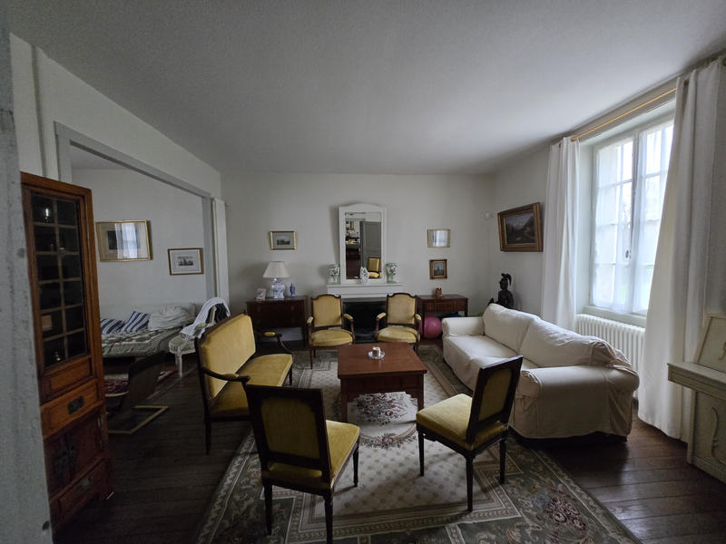 Maison - 274 m² - 11 pièces