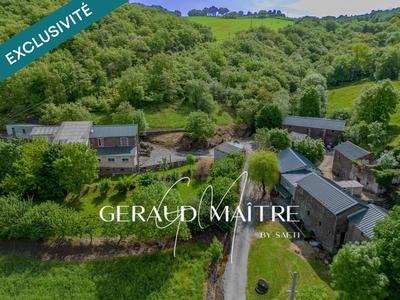 Maison - 236 m² - 11 pièces