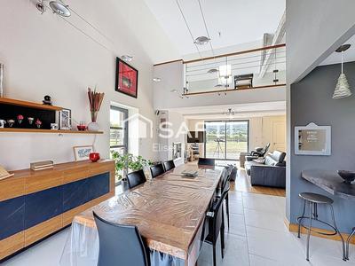 Maison - 220 m² - 8 pièces