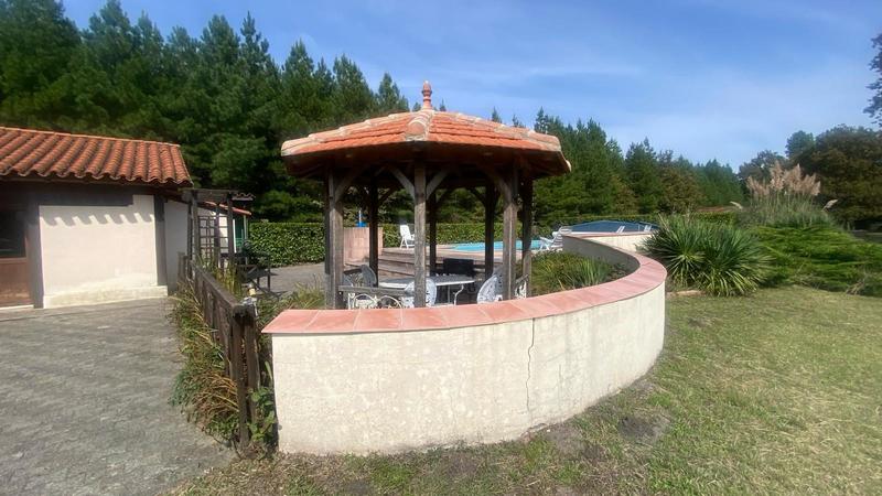 Maison - 245 m² - 9 pièces