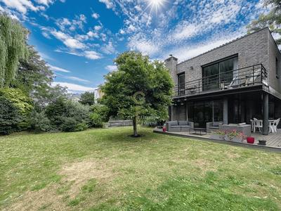 Maison - 212 m² - 9 pièces