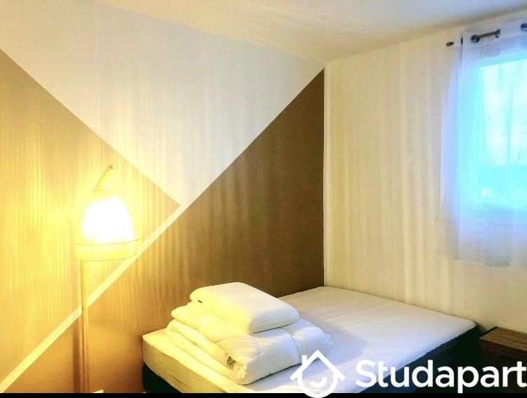 Chambre - 11 m² - 1 pièce