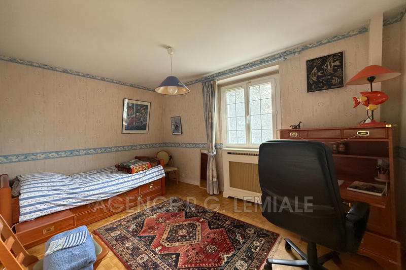 Maison - 223 m² - 7 pièces