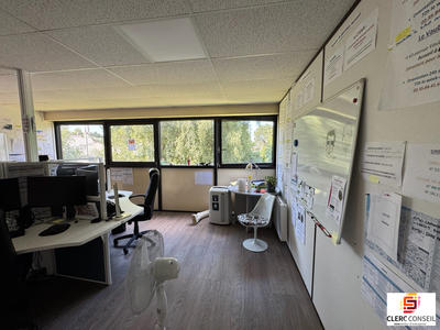 Bureau - 335 m²
