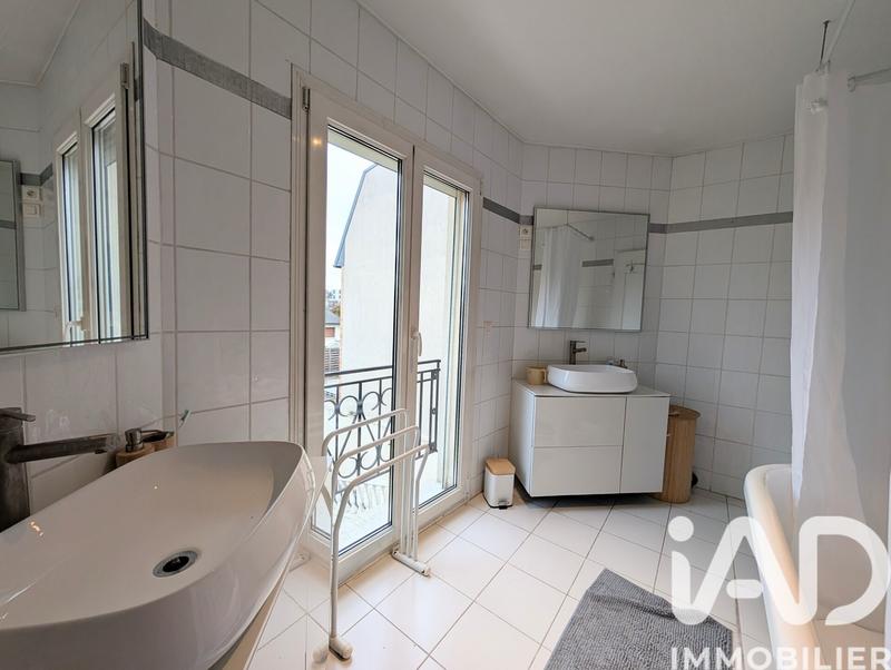 Maison - 329 m² - 7 pièces