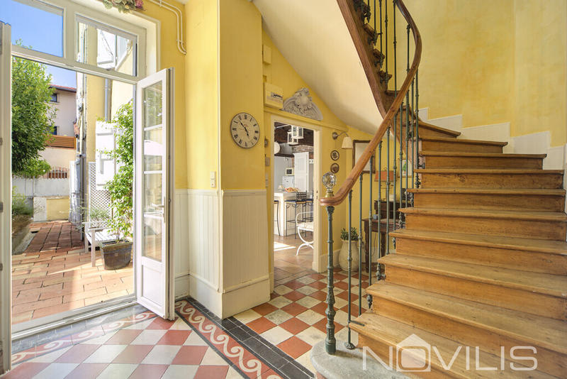 Maison de ville - 260 m² - 7 pièces