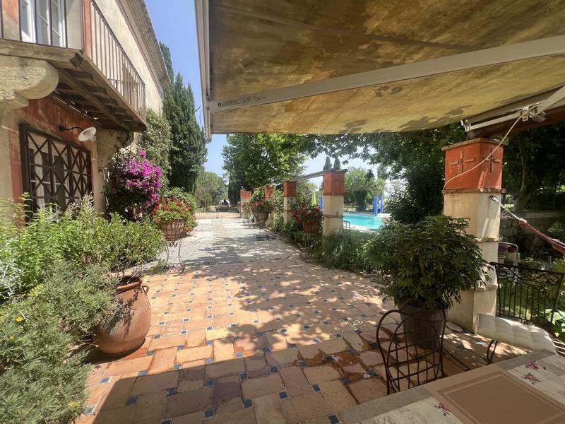 Mas - 380 m² - 9 pièces