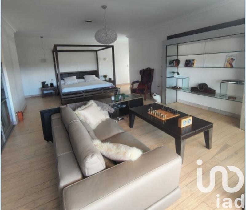 Maison - 250 m² - 8 pièces