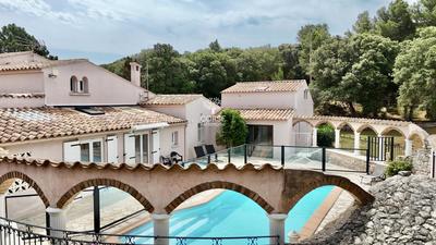 Propriété - 360 m² - 14 pièces