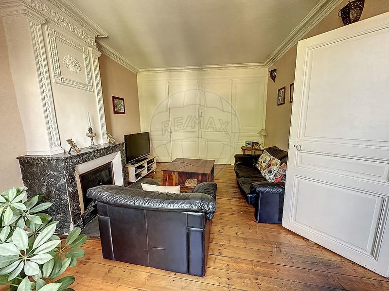 Maison - 223 m² - 7 pièces