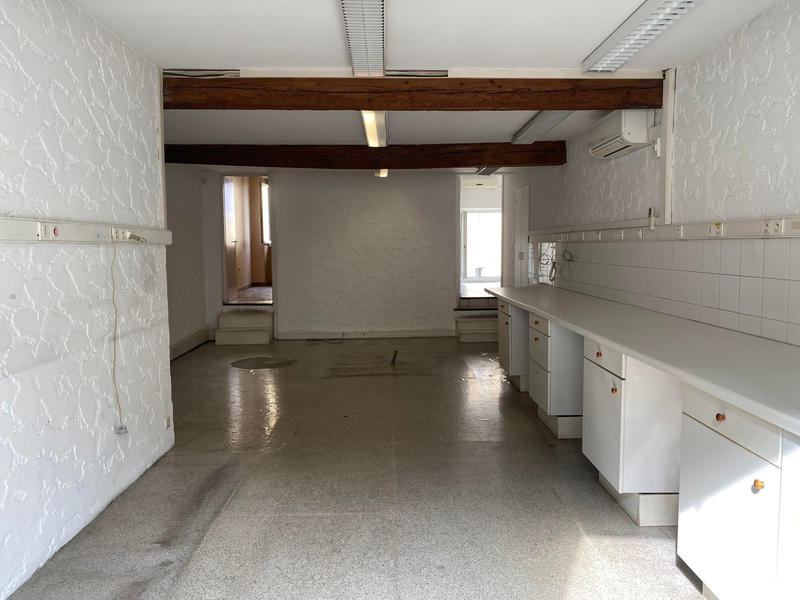 Local commercial - 150 m² - 3 pièces