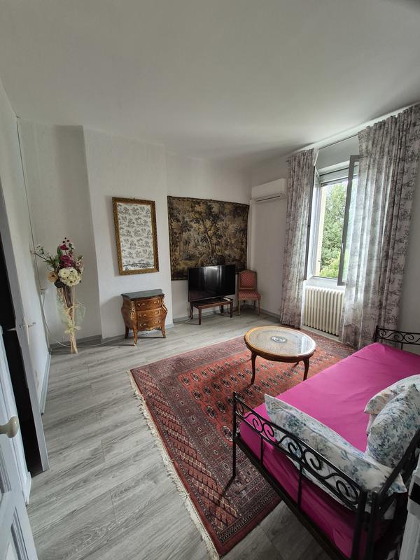 Maison - 442 m² - 13 pièces