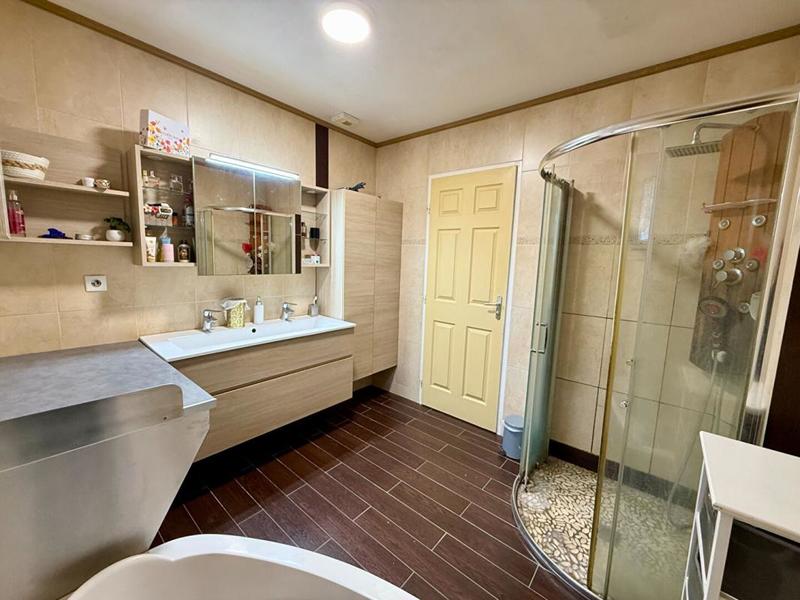 Maison - 93 m² - 5 pièces