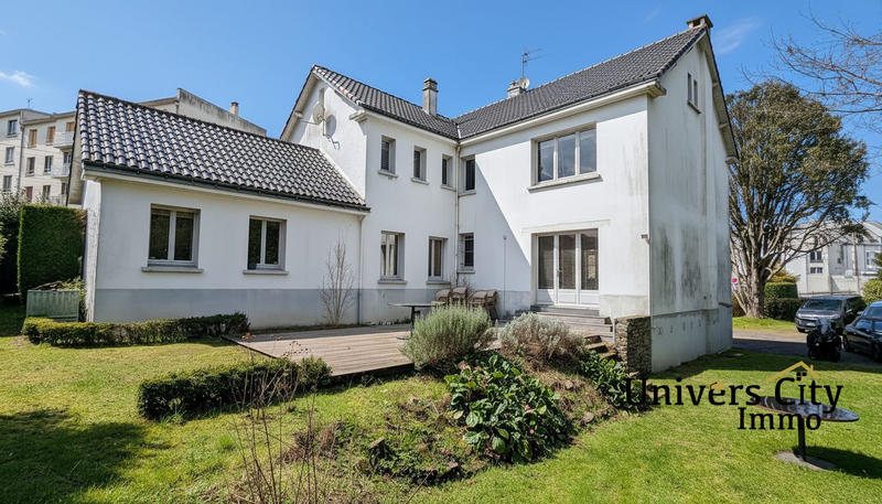 Maison - 284 m² - 11 pièces