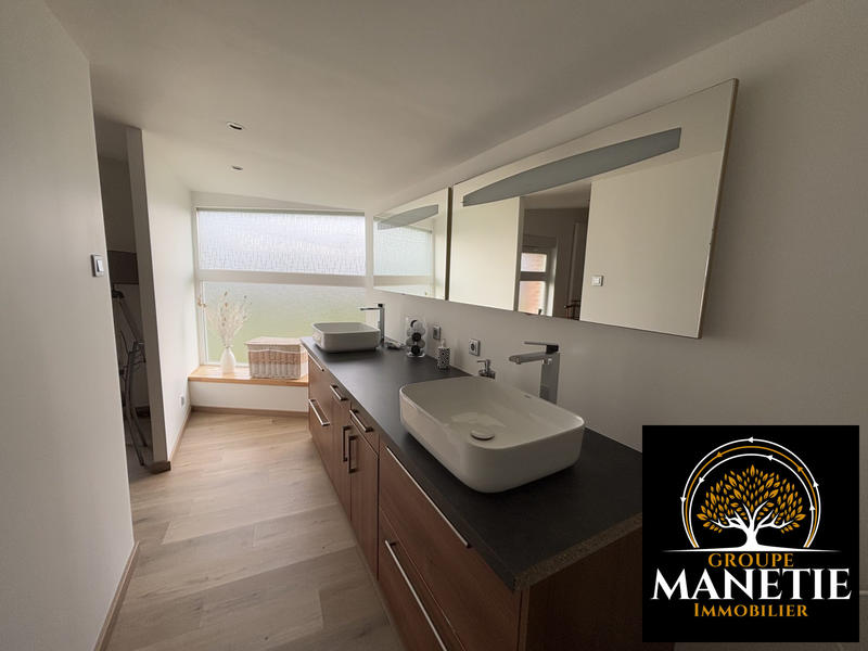 Maison - 226 m² - 8 pièces