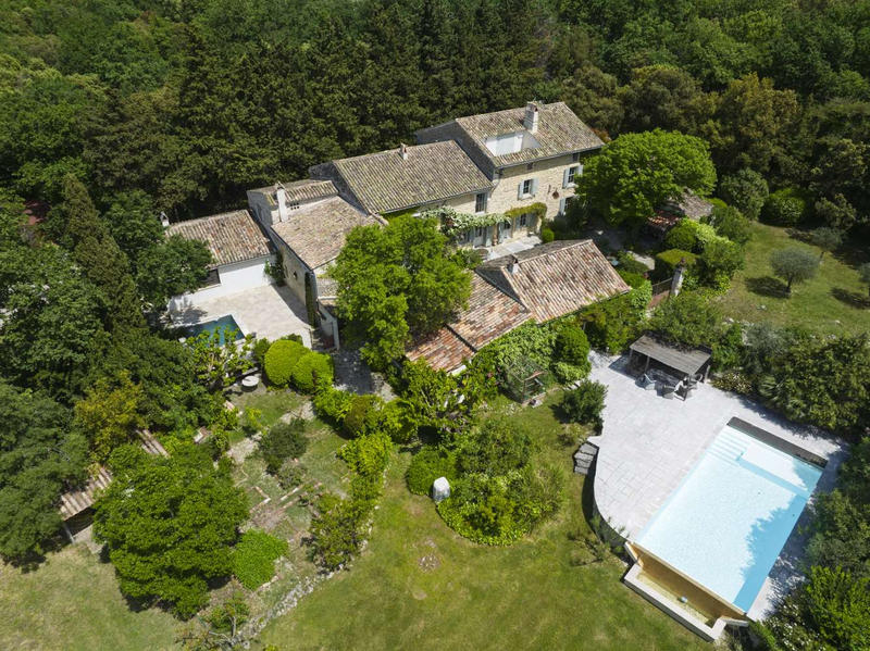 Propriété - 590 m² - 20 pièces