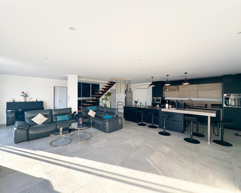 Maison - 145 m² - 8 pièces